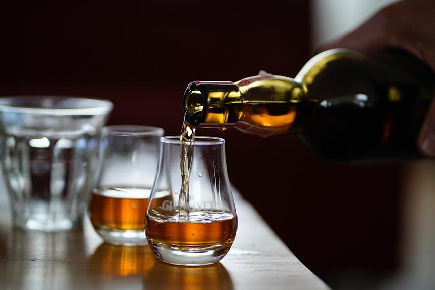 Detectar bebidas adulteradas y sus ingredientes solo era posible mediante un análisis realizado por profesionales. Ahora, un grupo de investigadores han presentado una lengua artificial para toda clase de bebidas, aunque actualmente, solo se haya utilizado con diferentes whiskies.